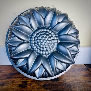 Nordic Ware Sunflower Cake Pan